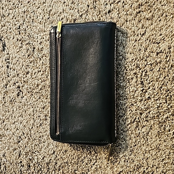 The Fossil Women's Liza Leather Zip Around Clutch Wallet - Picture 4 of 5